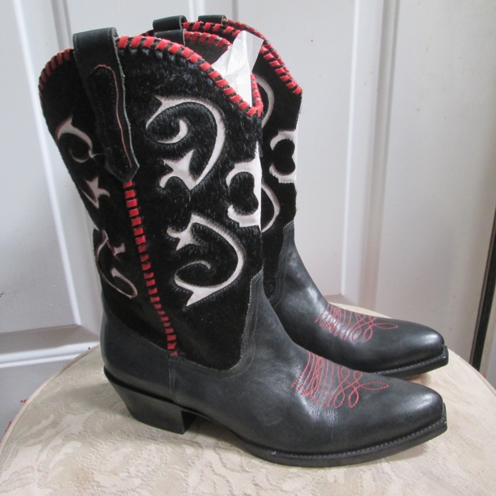 new NAKED FEET black leather boots Sz 7.5 made in BRAZIL